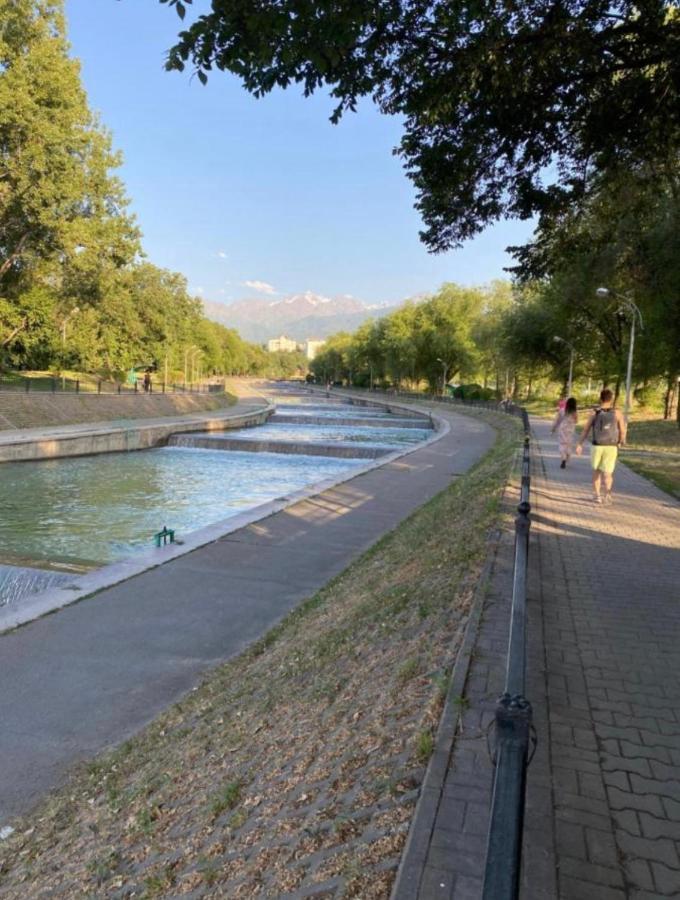 Отличная Квартира Со Всеми Удобствами. Almaty Exteriér fotografie
